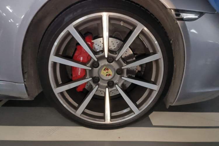 Used Porsche 911 2016 Targa 4 3.0T Right Front Wheel Hub