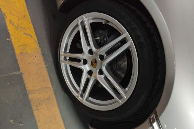 Used Porsche 911 2016 Carrera 3.0T Right Front Wheel Hub