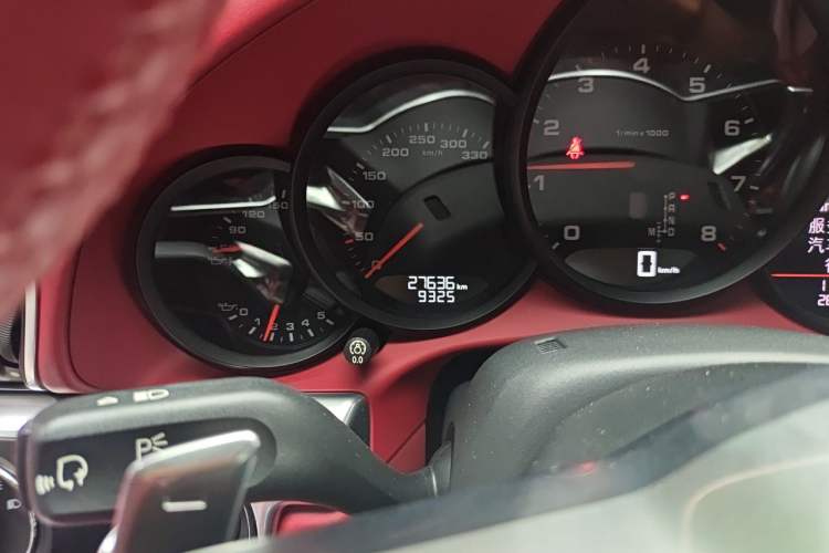 Used Porsche 911 2016 Targa 4 3.0T Odometer Close Up