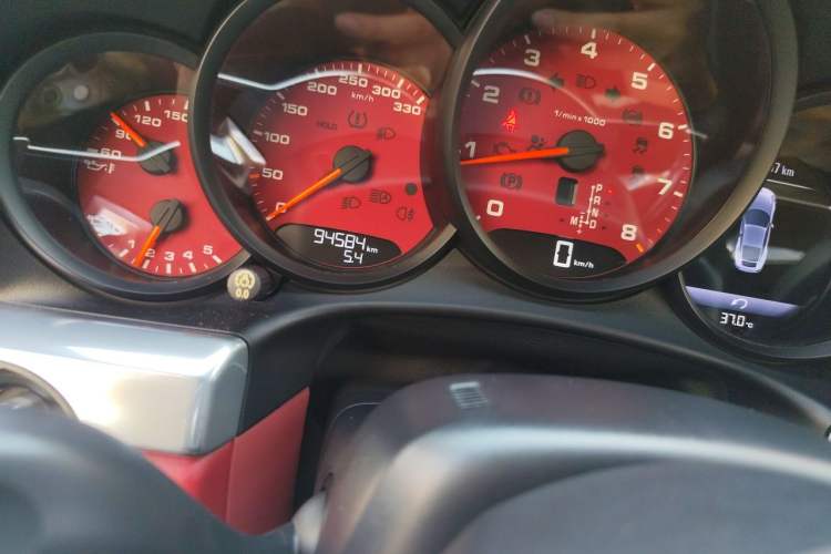 Used Porsche 911 2016 Carrera 3.0T Odometer Close Up