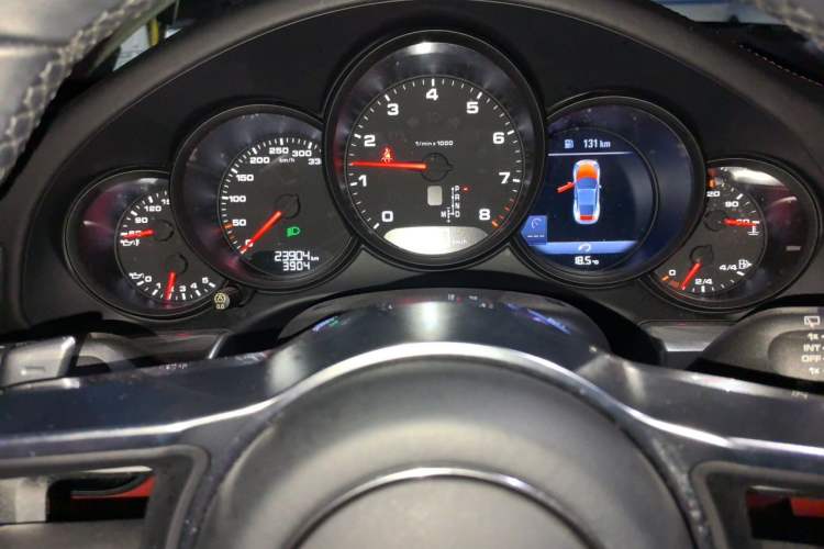 Used Porsche 911 2016 Carrera 3.0T Odometer Close Up