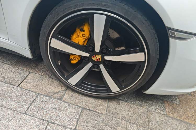 Used Porsche 911 2016 Targa 4 3.0T Right Front Wheel Hub