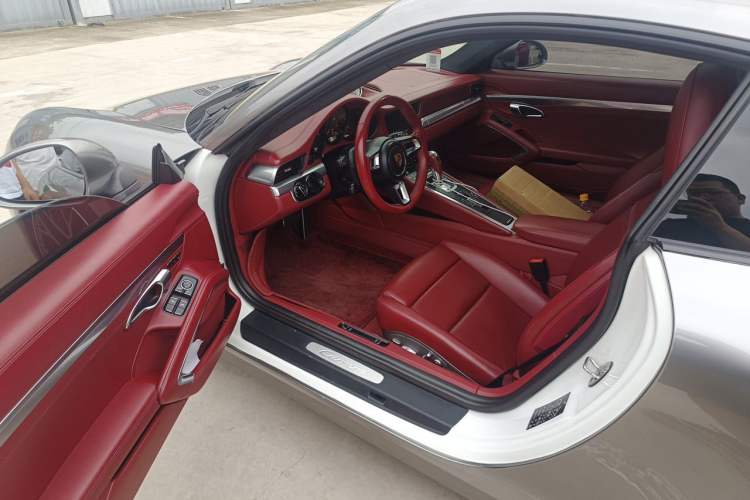 Used Porsche 911  Driver Seat