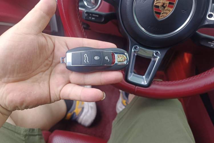 Used Porsche 911  Vehicle Key
