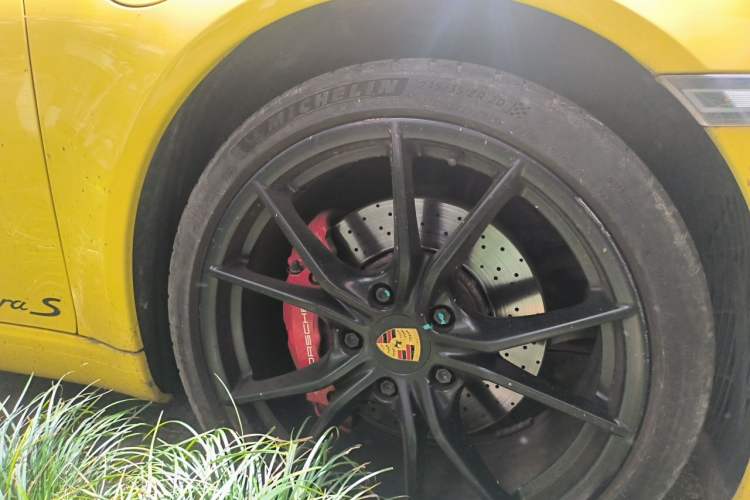 Used Porsche 911 2017 Carrera GTS 3.0T Right Front Wheel Hub