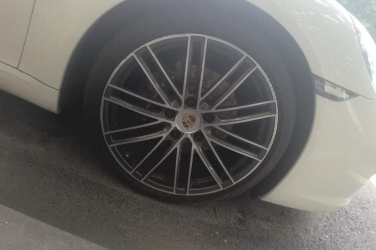 Used Porsche 911  Right Front Wheel Hub