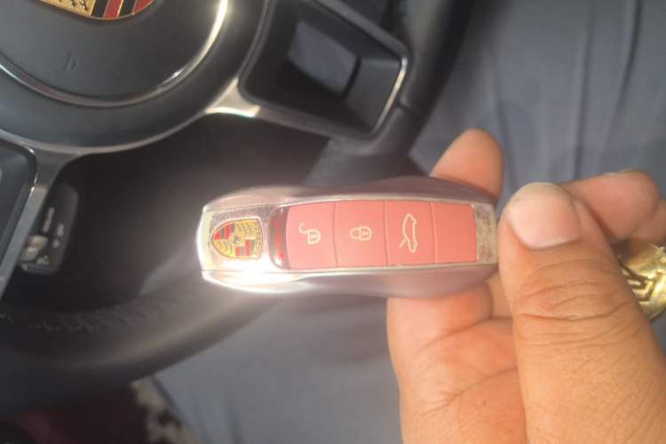 Used Porsche 911  Vehicle Key
