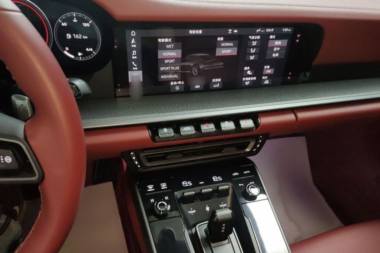 Used Porsche 911 2020 Carrera 3.0T Interior 3