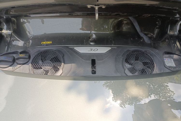 Used Porsche 911 2020 Carrera 3.0T Engine Bay