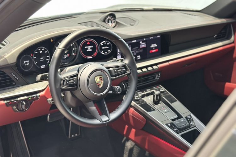 Used Porsche 911 2020 Carrera 3.0T Interior 3