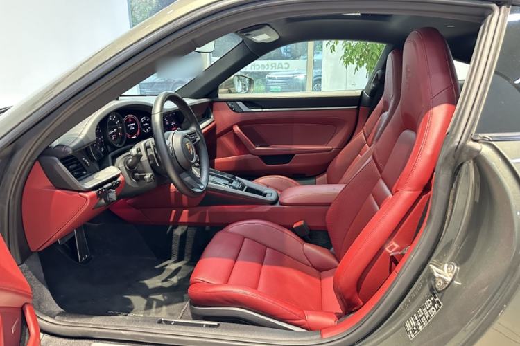 Used Porsche 911 2020 Carrera 3.0T Interior 6
