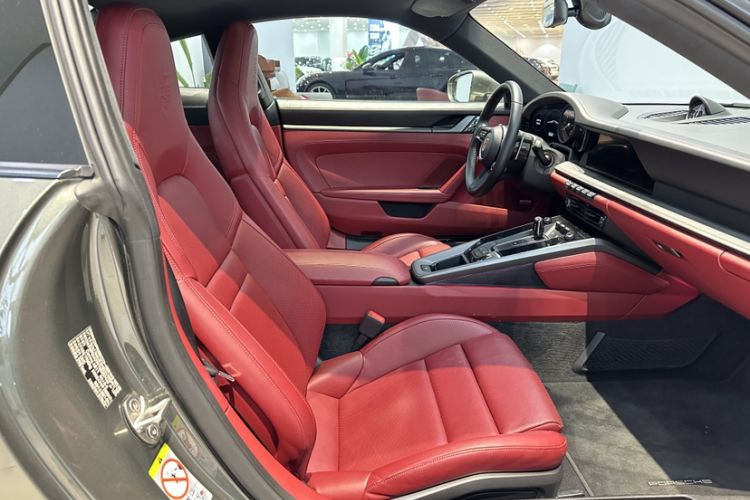 Used Porsche 911 2020 Carrera 3.0T Interior 9