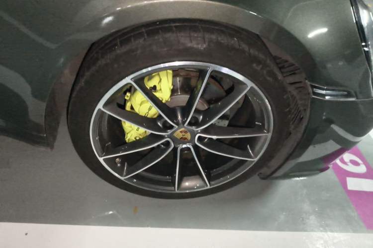 Used Porsche 911 2020 Carrera 4 3.0T Right Front Wheel Hub