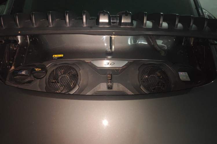 Used Porsche 911 2020 Carrera 3.0T Engine Bay