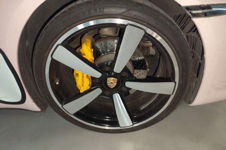 Used Porsche 911 2020 Targa 4 3.0T Right Front Wheel Hub