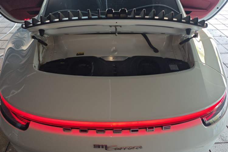 Used Porsche 911 2020 Carrera 3.0T Engine Bay
