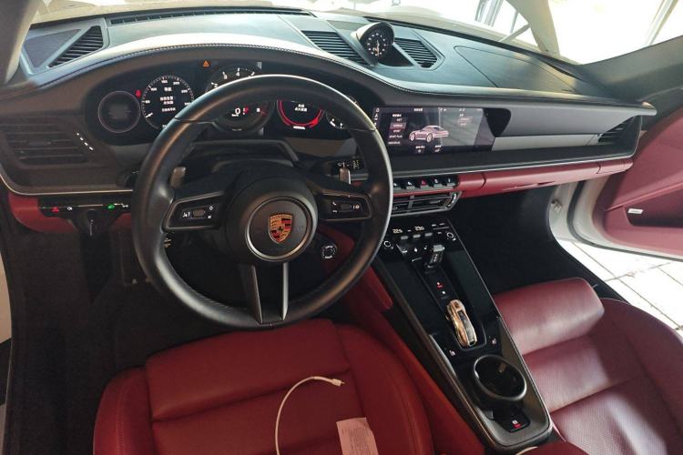 Used Porsche 911 2020 Carrera 3.0T Interior 2