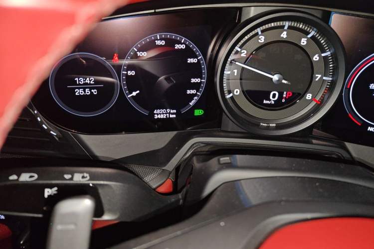Used Porsche 911 2020 Carrera 4 Cabriolet 3.0T Odometer Close Up