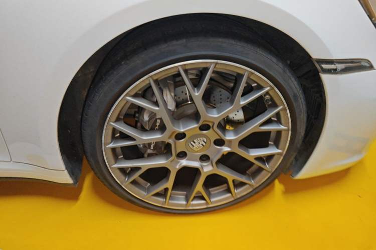Used Porsche 911 2020 Carrera 4 Cabriolet 3.0T Right Front Wheel Hub