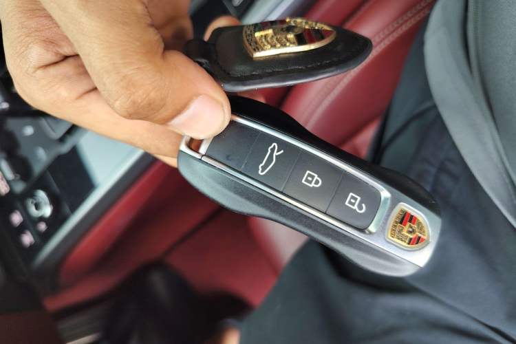 Used Porsche 911  Vehicle Key