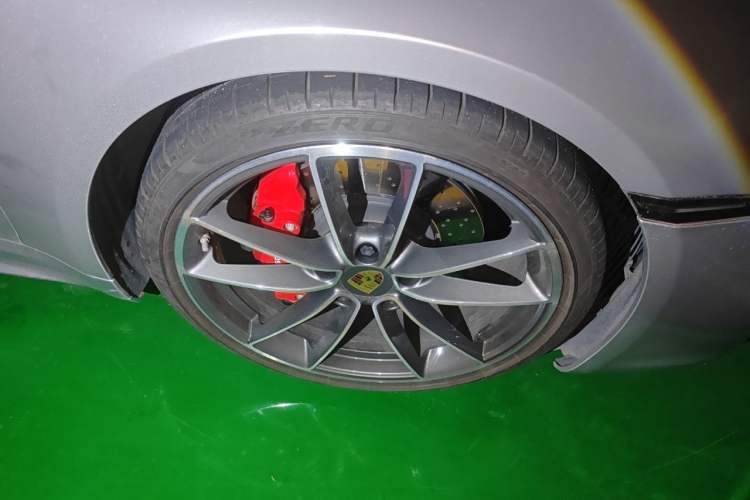 Used Porsche 911  Right Front Wheel Hub