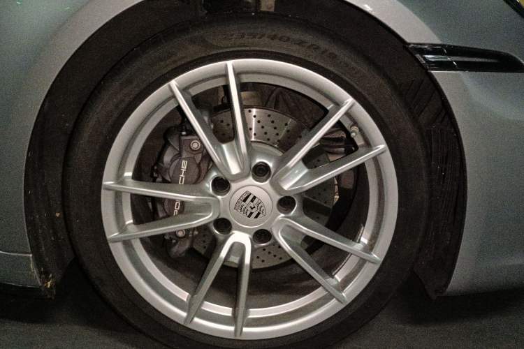 Used Porsche 911 2022 Targa 4 3.0T Right Front Wheel Hub
