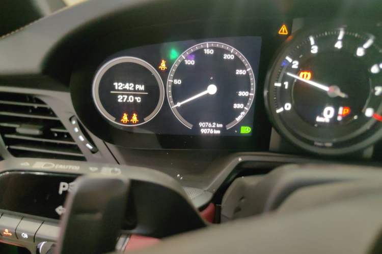 Used Porsche 911 2022 Carrera 3.0T Odometer Close Up
