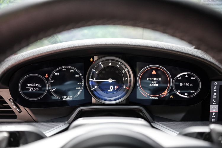 Used Porsche 911 2022 Carrera S 3.0T Odometer Close Up