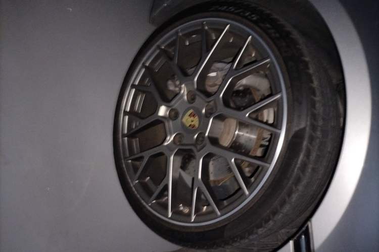 Used Porsche 911 2022 Carrera 3.0T Right Front Wheel Hub