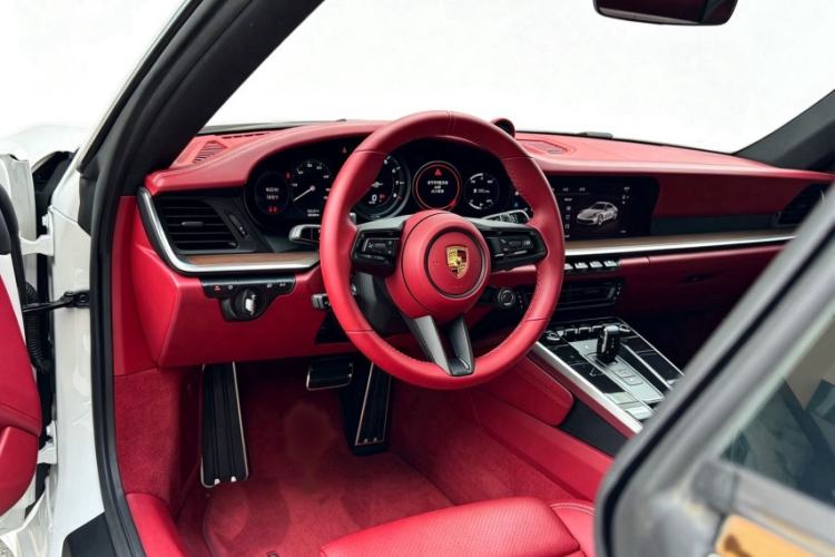 Used Porsche 911 2022 Carrera 3.0T Interior 4