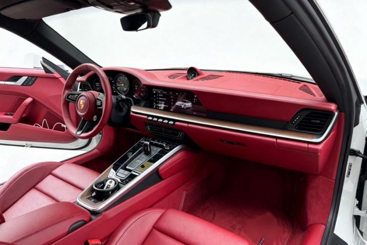 Used Porsche 911 2022 Carrera 3.0T Interior 9