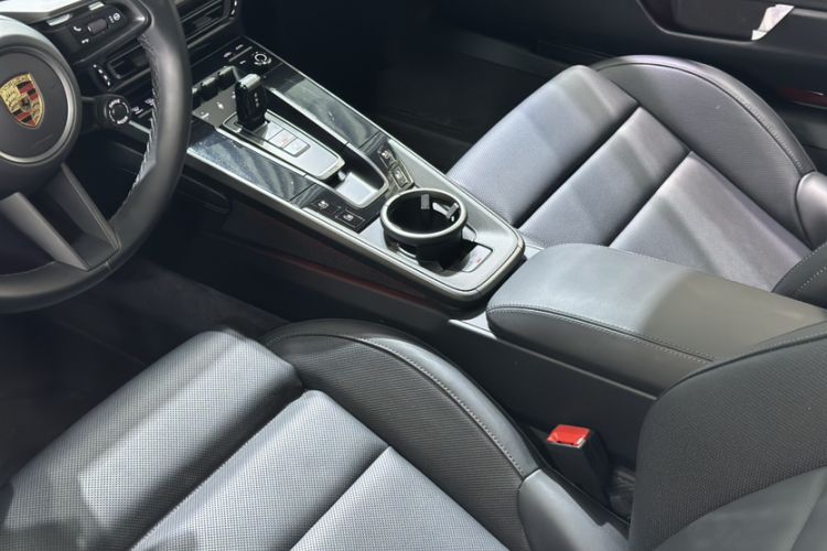 Used Porsche 911 2023 Carrera 3.0T Interior 11