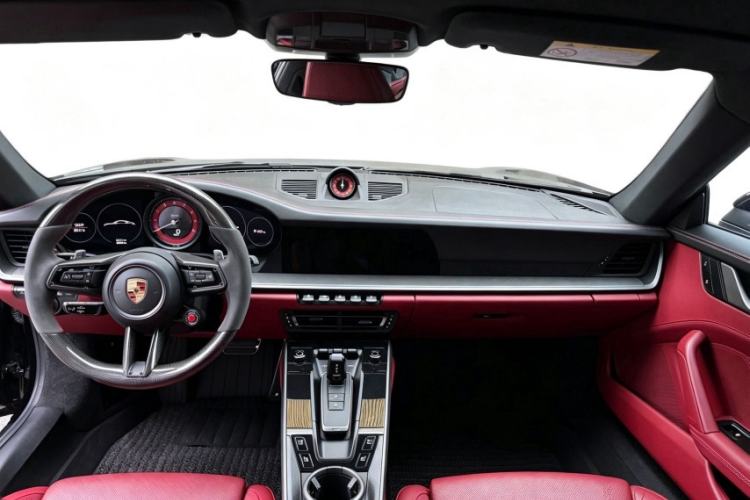 Used Porsche 911 2023 Carrera 3.0T Interior 2