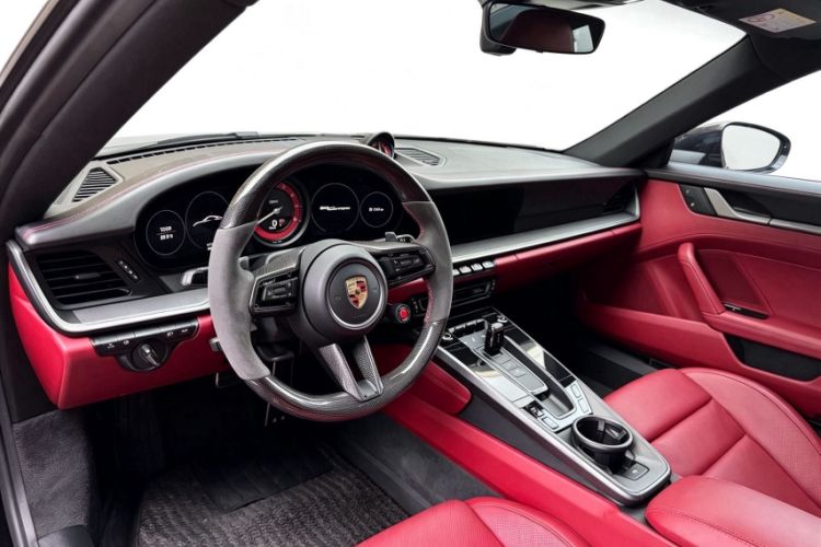 Used Porsche 911 2023 Carrera 3.0T Interior 3