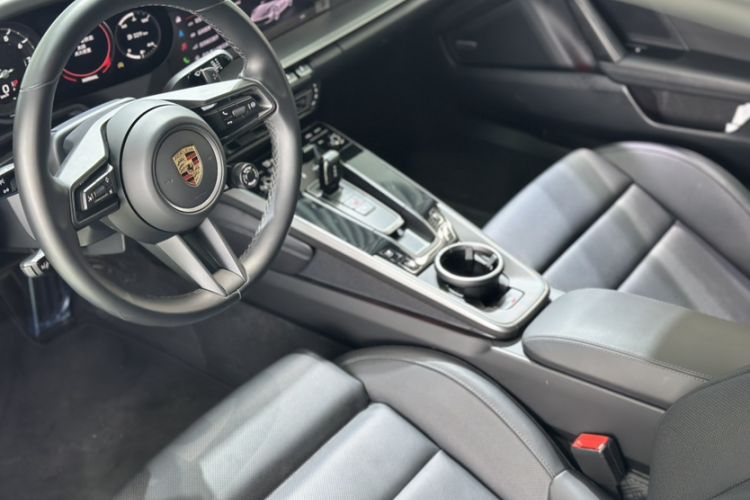 Used Porsche 911 2023 Carrera 3.0T Interior 3