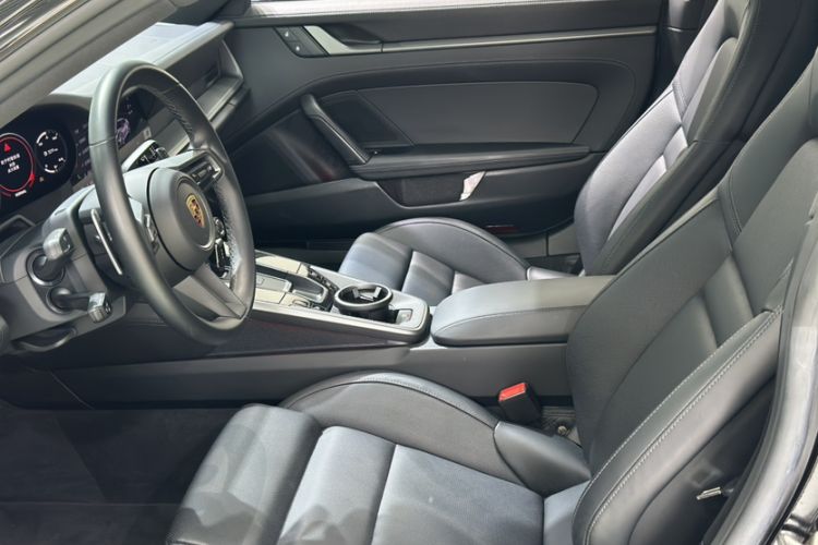 Used Porsche 911 2023 Carrera 3.0T Interior 4