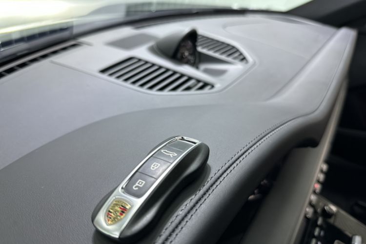 Used Porsche 911 2023 Carrera 3.0T Interior 9