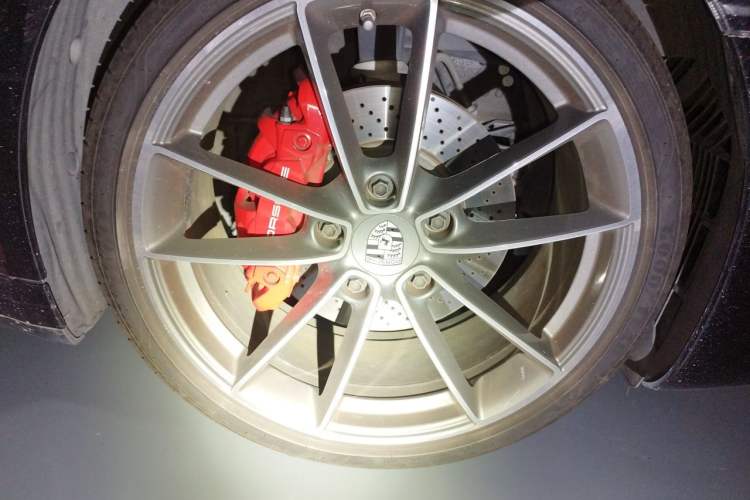 Used Porsche 911 2023 Carrera Cabriolet 3.0T Right Front Wheel Hub