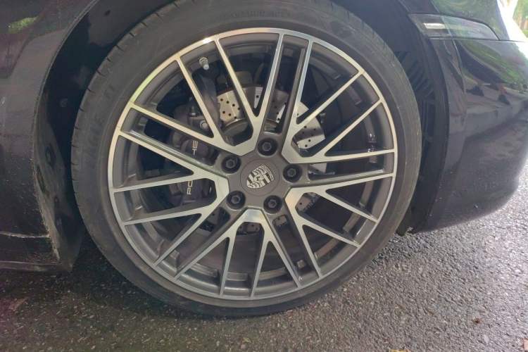Used Porsche 911 2023 Carrera 3.0T Right Front Wheel Hub