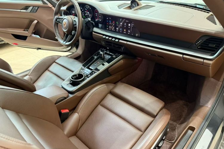 Used Porsche 911 2023 Carrera 3.0T Interior 8