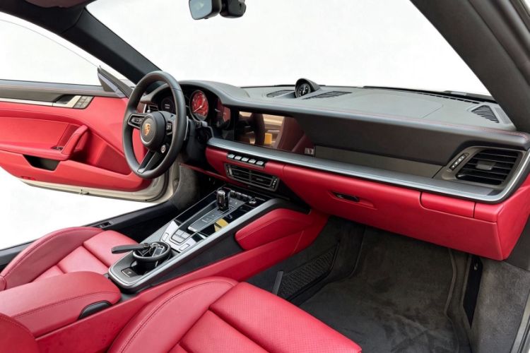 Used Porsche 911 2023 Carrera 3.0T Interior 9