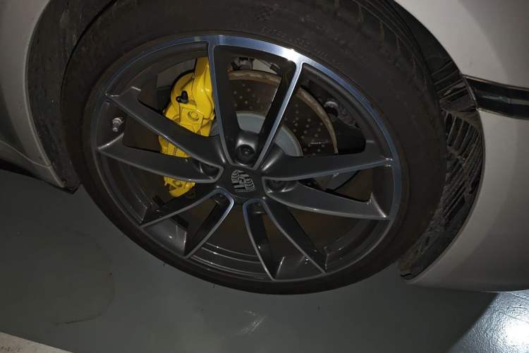 Used Porsche 911 2023 Carrera 3.0T Right Front Wheel Hub