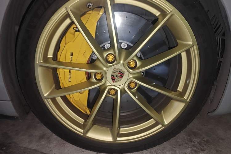 Used Porsche 911 2023 Carrera S 3.0T Right Front Wheel Hub
