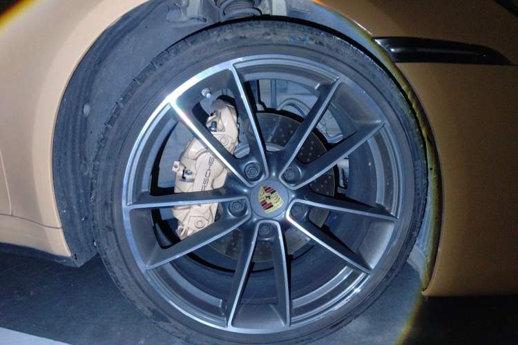 Used Porsche 911 2023 Carrera 3.0T Right Front Wheel Hub