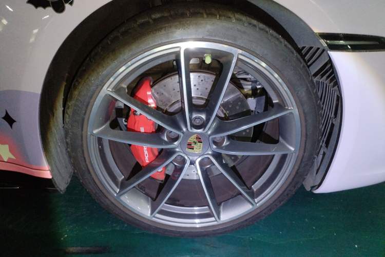Used Porsche 911 2023 Carrera S 3.0T Right Front Wheel Hub