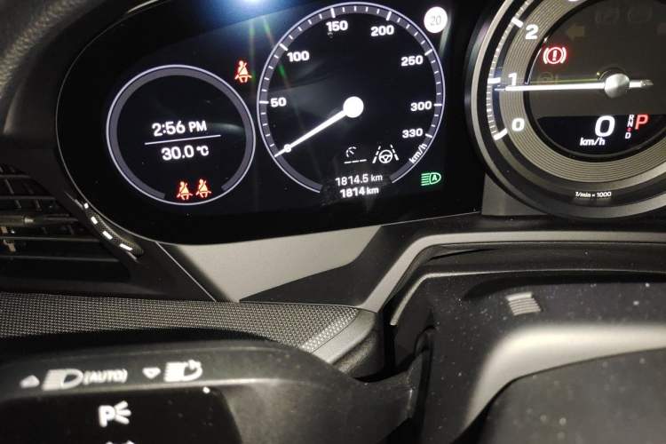 Used Porsche 911 2023 Carrera 4 Cabriolet 3.0T Odometer Close Up