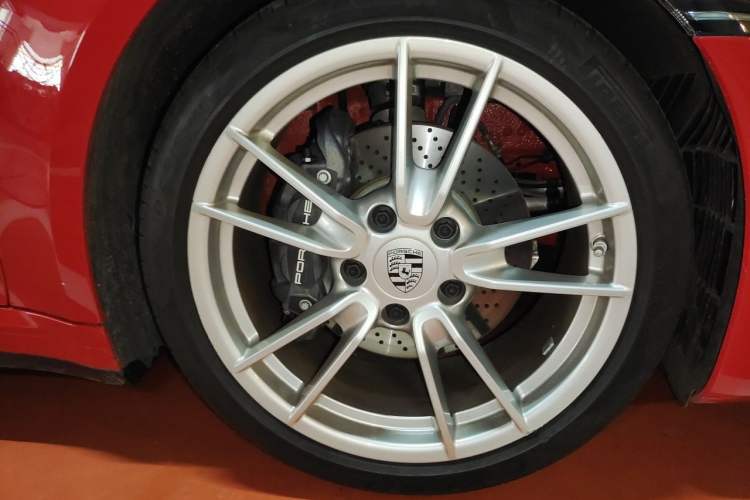 Used Porsche 911 2023 Carrera 4 Cabriolet 3.0T Right Front Wheel Hub