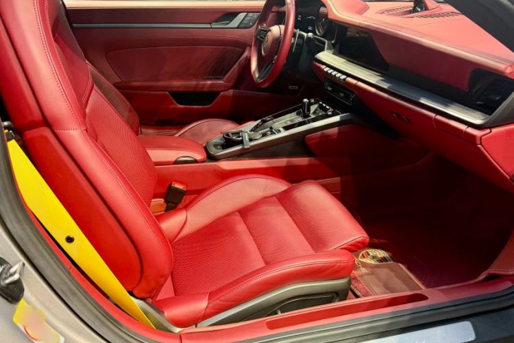 Used Porsche 911 2023 Carrera 3.0T Interior 8