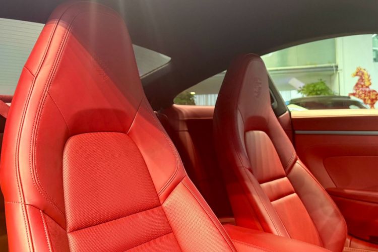 Used Porsche 911 2023 Carrera 3.0T Interior 9
