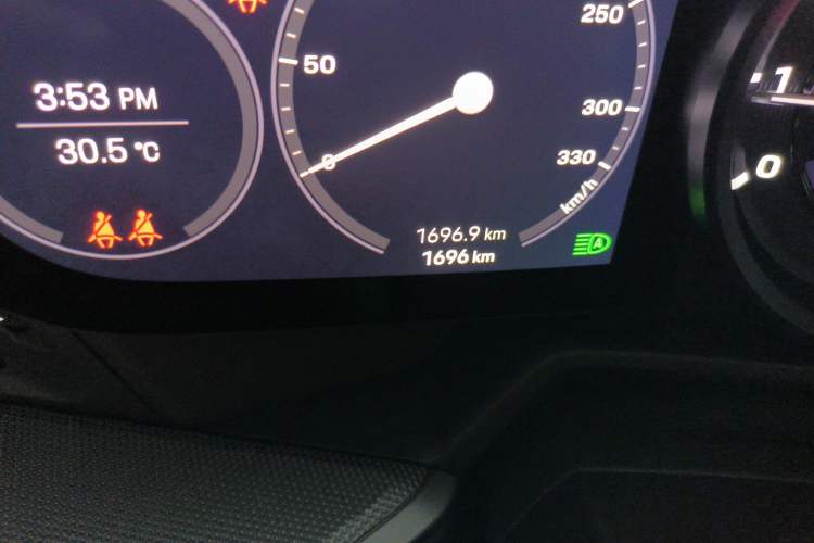 Used Porsche 911 2023 Targa 4 3.0T Odometer Close Up